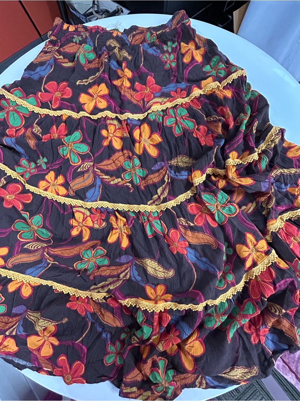 Easel floral pull on skirt size Medium